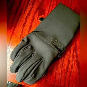 The North Face Women’s Glove - Selling 1 right or ISO left mate 😁 - Size M